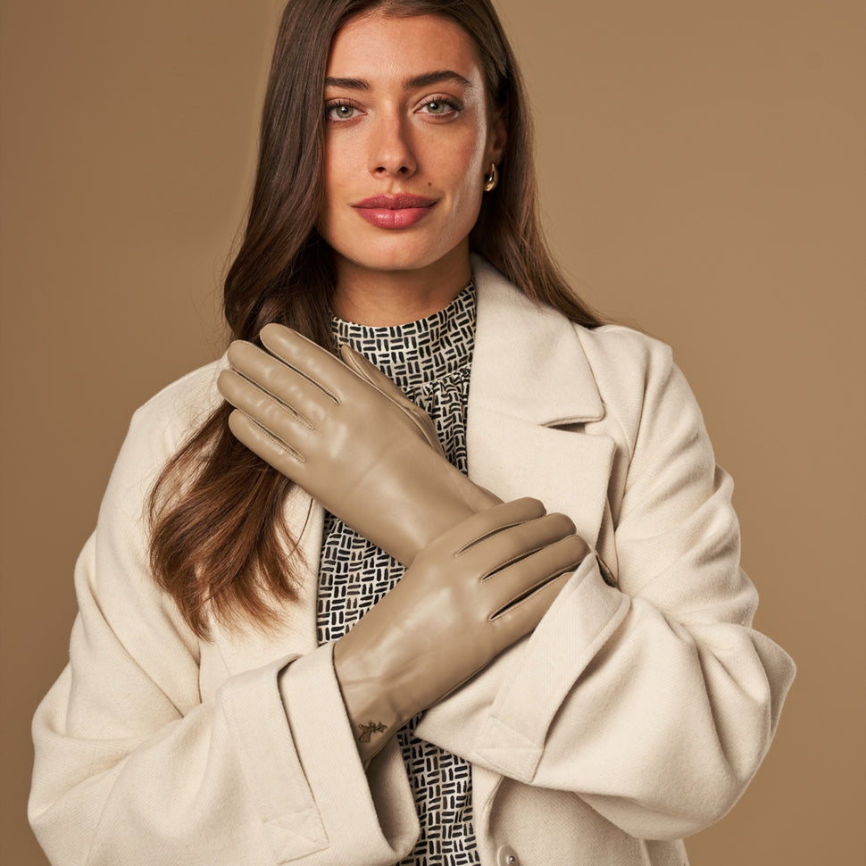 Ivy (beige) – sheepskin leather gloves with wool/cashmere lining & touchscreen feature - Schwartz & von Halen - UK - 8