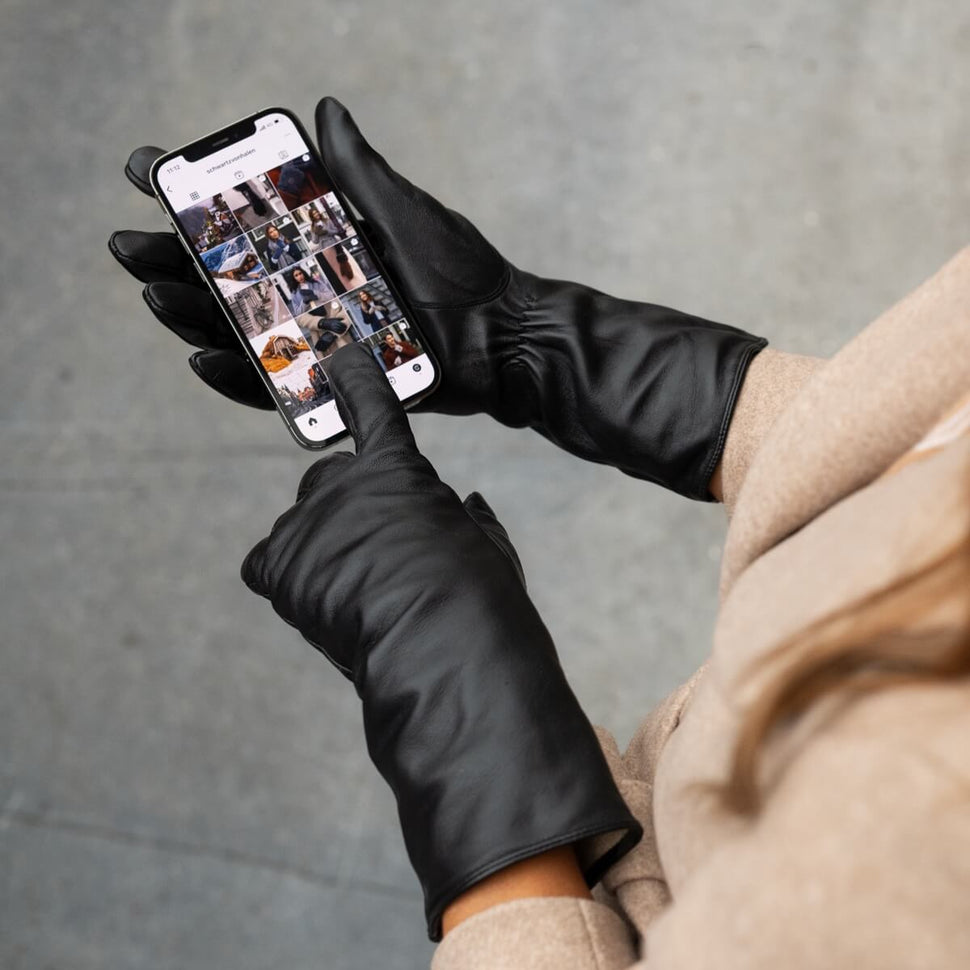 Emma - extra-long sheepskin leather gloves with wool/cashmere lining & touchscreen feature - Schwartz & von Halen - UK - 7