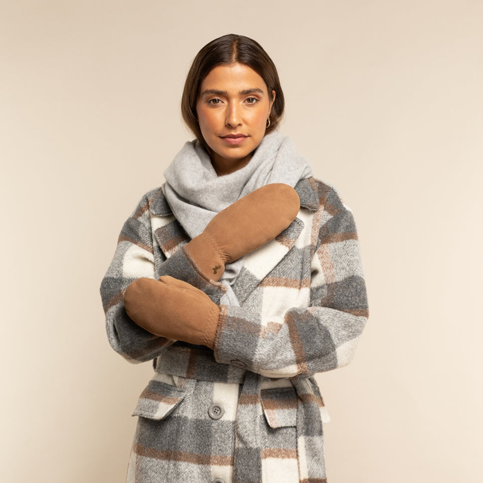 Hailey (camel) - suede goatskin mittens with luxurious sheep fur lining - Schwartz & von Halen - UK - 5