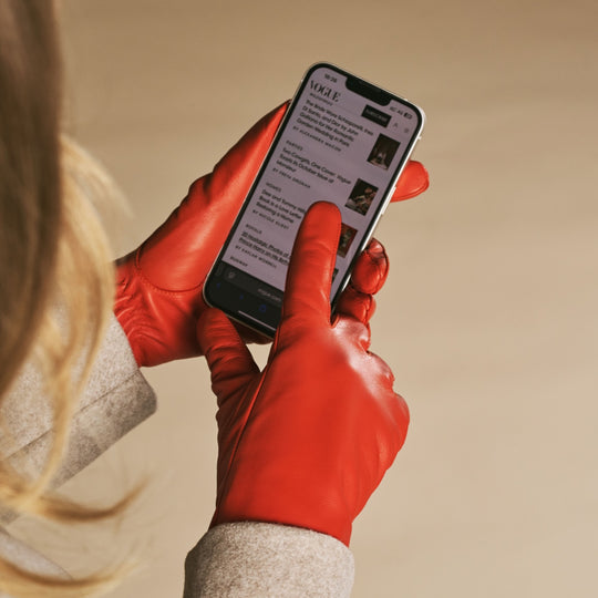 Ivy (orange) – Sheepskin leather gloves with wool/cashmere lining & touchscreen feature