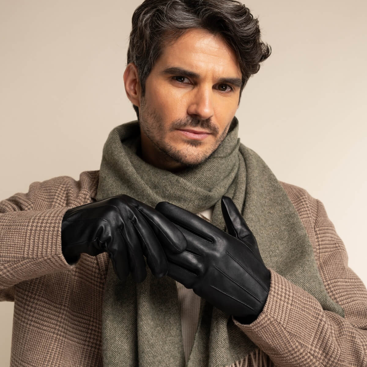James (black) - classic sheepskin leather gloves with luxurious cashmere lining & touchscreen feature - Schwartz & von Halen - UK - 13