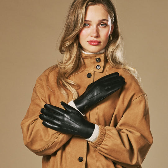 Jasmine (black) - Women’s lambskin gloves with luxurious rabbit fur lining and touchscreen feature