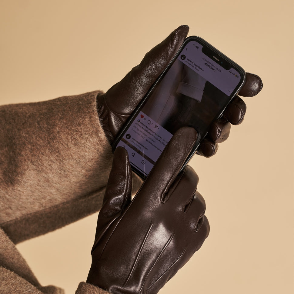 Lily (dark brown) - sheepskin leather gloves with warm fleece lining & touchscreen feature - Schwartz & von Halen - UK - 4