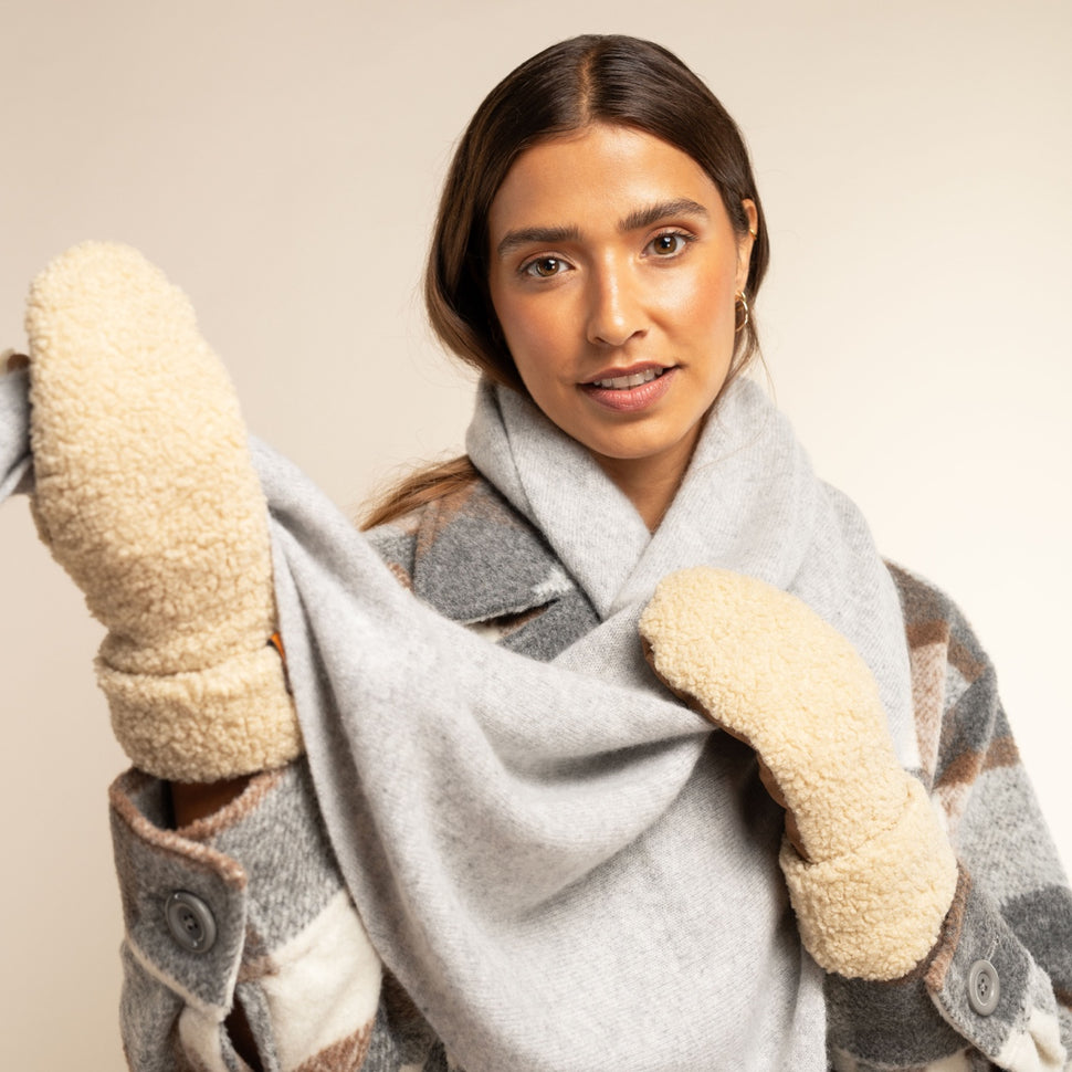 Sophia (beige) - Ultra-soft teddy mittens with warm faux fur lining - Schwartz & von Halen - UK - 14