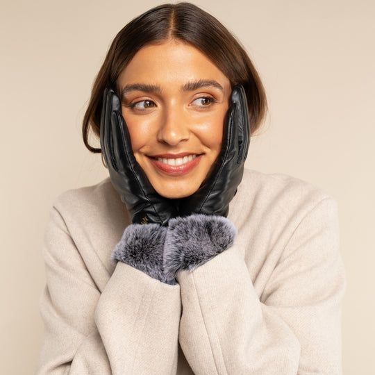 Vera (black) – Luxurious leather gloves with faux fur at the wrist & touchscreen feature