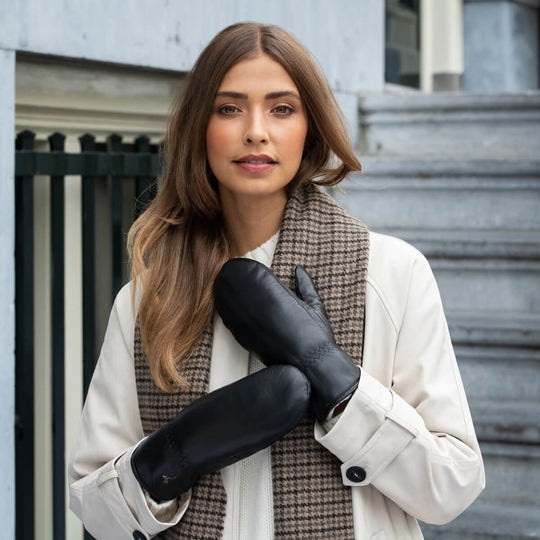 Mia (black) – Stylish leather mittens with luxurious lambswool lining & touchscreen feature