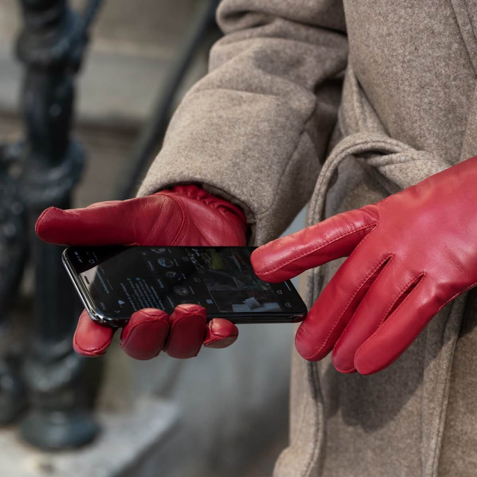 Ivy (red) – sheepskin leather gloves with wool/cashmere lining & touchscreen feature - Schwartz & von Halen - UK - 5