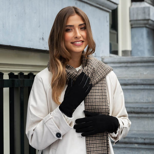Nora (black) - Sheepskin leather gloves with faux fur lining & touchscreen feature