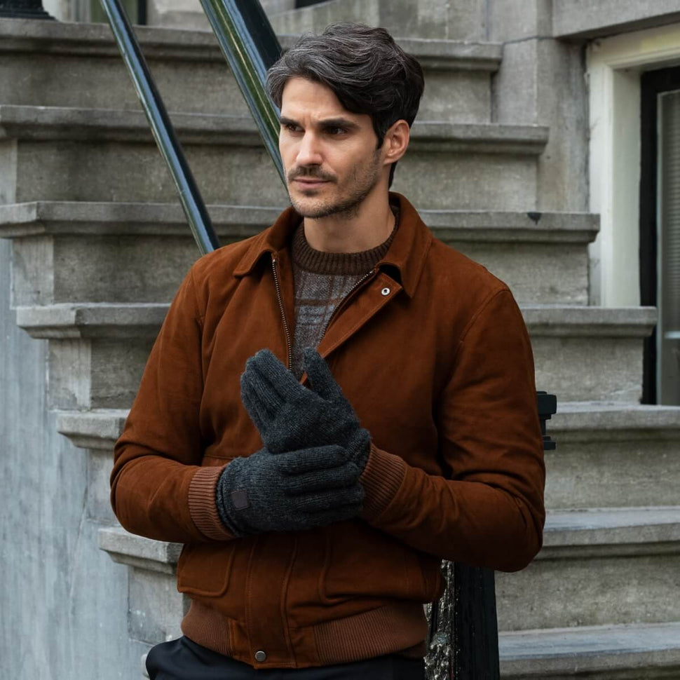 Hudson (dark grey) - knitted gloves from Shetland wool with warm fleece lining - Schwartz & von Halen - UK - 4