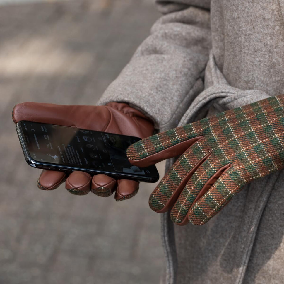 Rosie - sheepskin leather gloves with fleece lining & touchscreen feature - Schwartz & von Halen - UK - 5