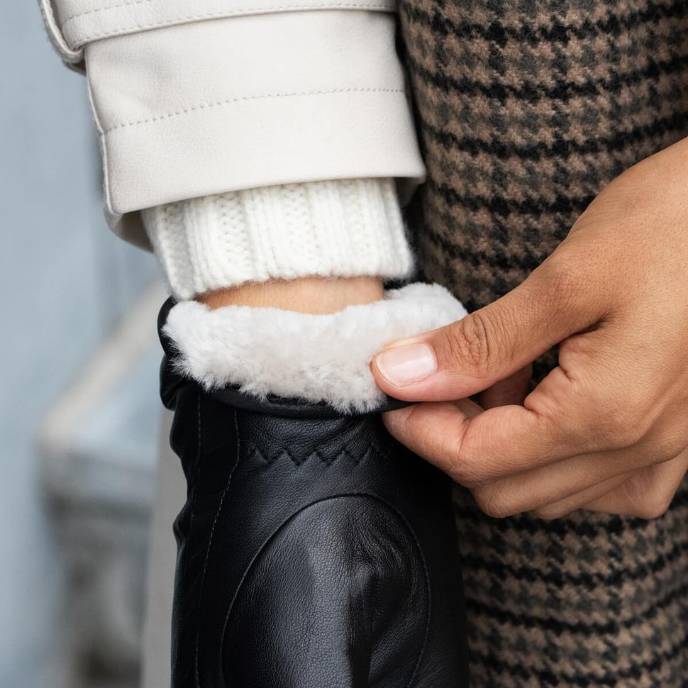 Mia – stylish leather mittens with luxurious lambswool lining & touchscreen feature - Schwartz & von Halen - UK - 6