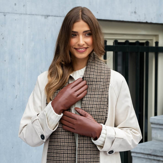 Ivy (cognac) - Sheepskin leather gloves with wool/cashmere lining & touchscreen feature