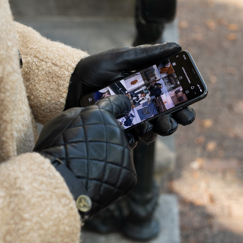 Smith (black) - sheepskin leather gloves with snap closure & touchscreen feature - Schwartz & von Halen - UK - 5