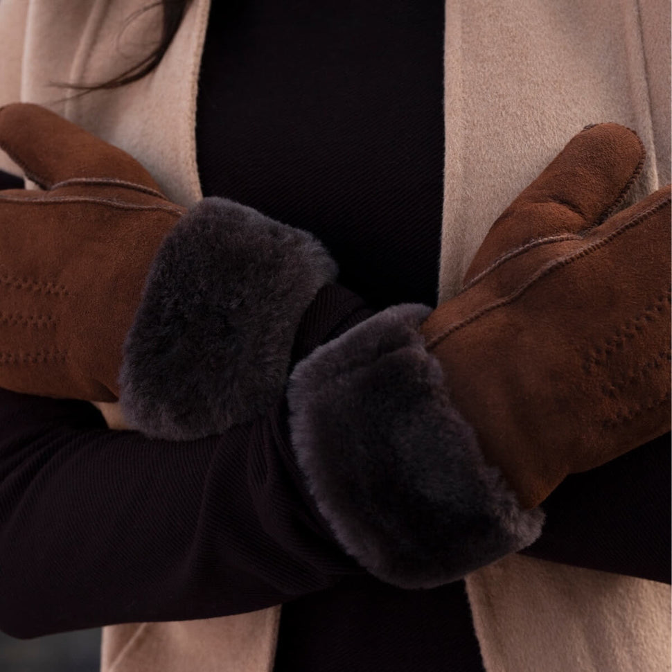 Beauvoire - suede mittens with luxurious sheep fur lining - Schwartz & von Halen - UK - 9
