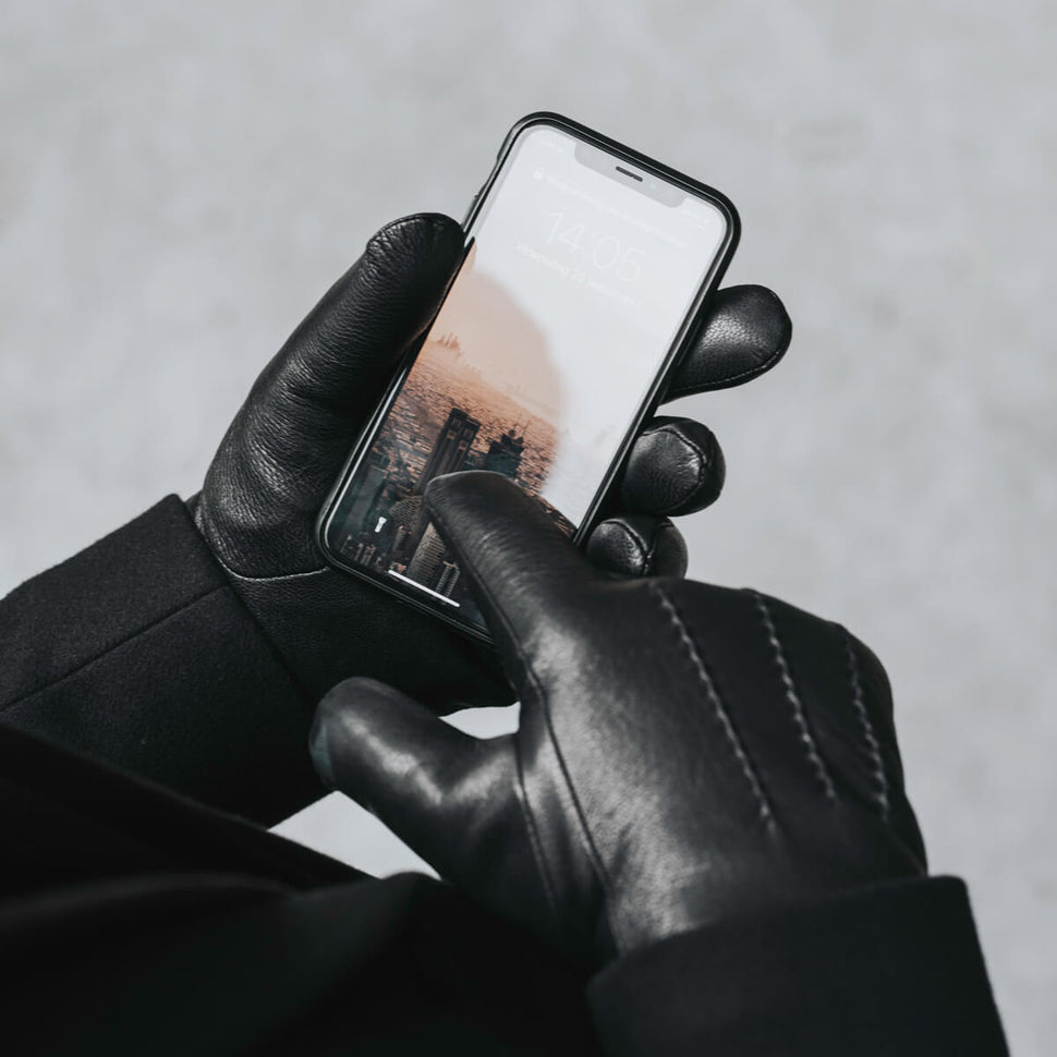 Hunter (black) – goatskin leather gloves with lambswool lining & touchscreen feature - Schwartz & von Halen - UK - 5
