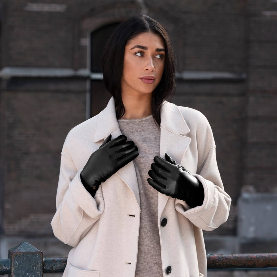 Ivy (black) – sheepskin leather gloves with wool/cashmere lining & touchscreen feature - Schwartz & von Halen - UK - 9