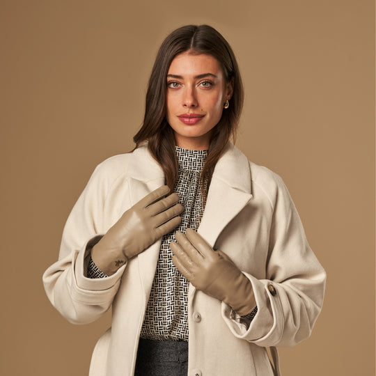 Ivy (beige) – Sheepskin leather gloves with wool/cashmere lining & touchscreen feature