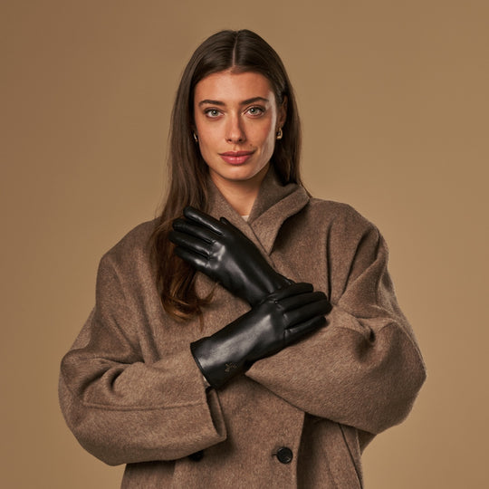 Luna (black) - Vegan leather gloves with fleece lining & touchscreen feature
