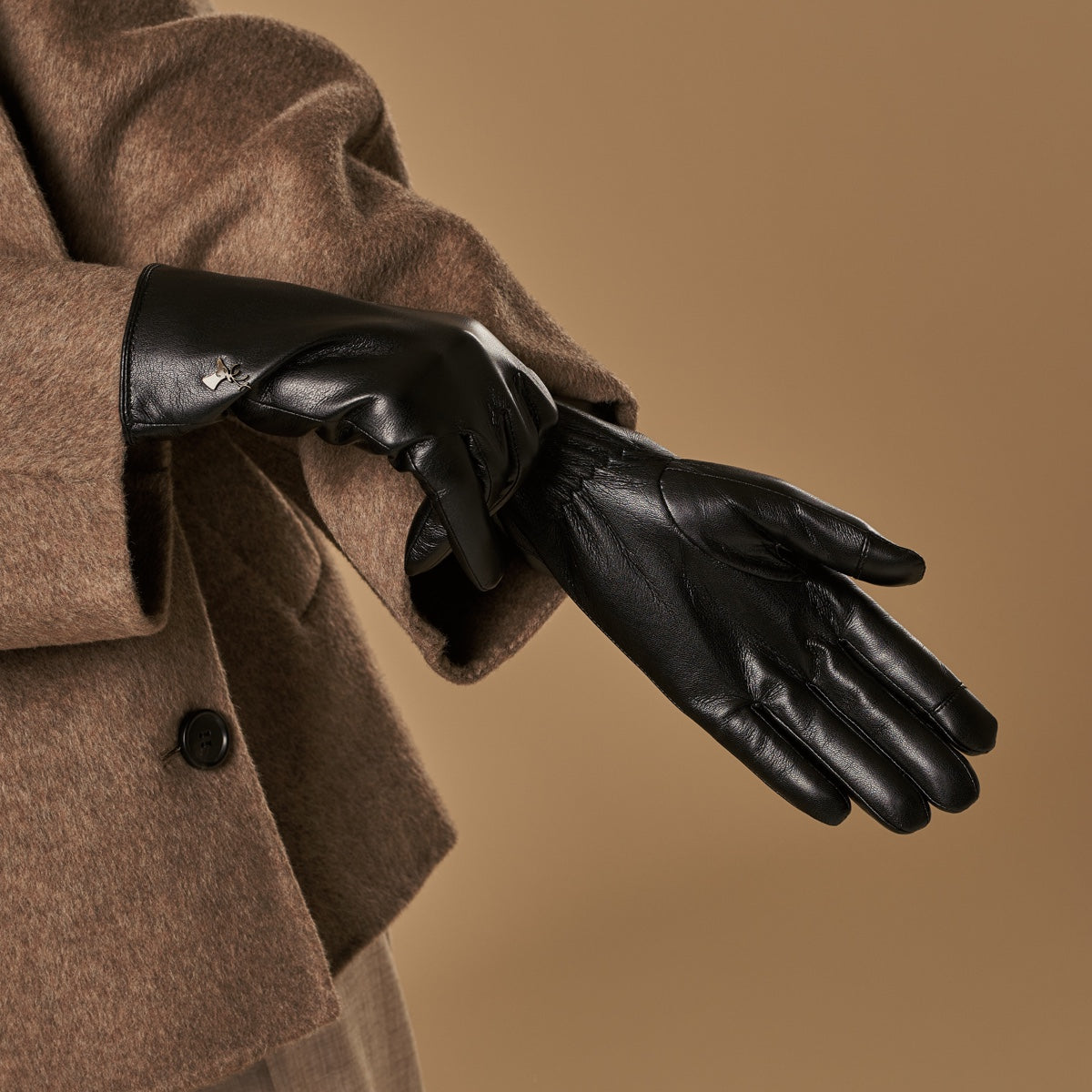 Luna - vegan leather gloves with fleece lining & touchscreen feature - Schwartz & von Halen - UK - 6