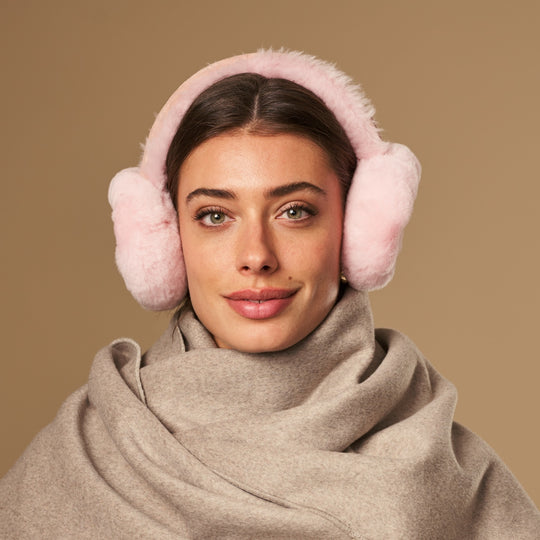 Nathaly (pink) – Warm and stylish earmuffs from natural sheepskin and suede