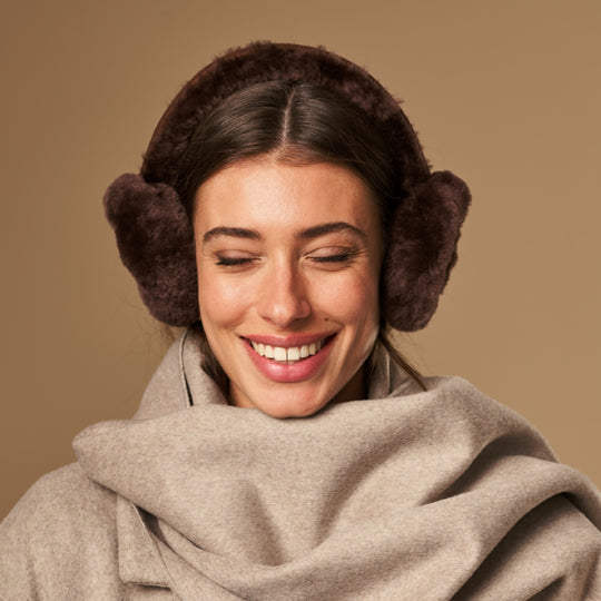 Nathaly (brown) – Warm and stylish earmuffs from natural sheepskin and suede
