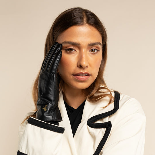 Olivia (black) – Sheepskin gloves with luxurious faux fur lining & touchscreen feature