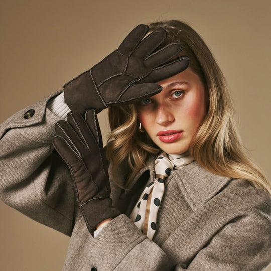 Roxanne (brown) - Women’s patchwork sheepskin gloves with warm sheep fur lining