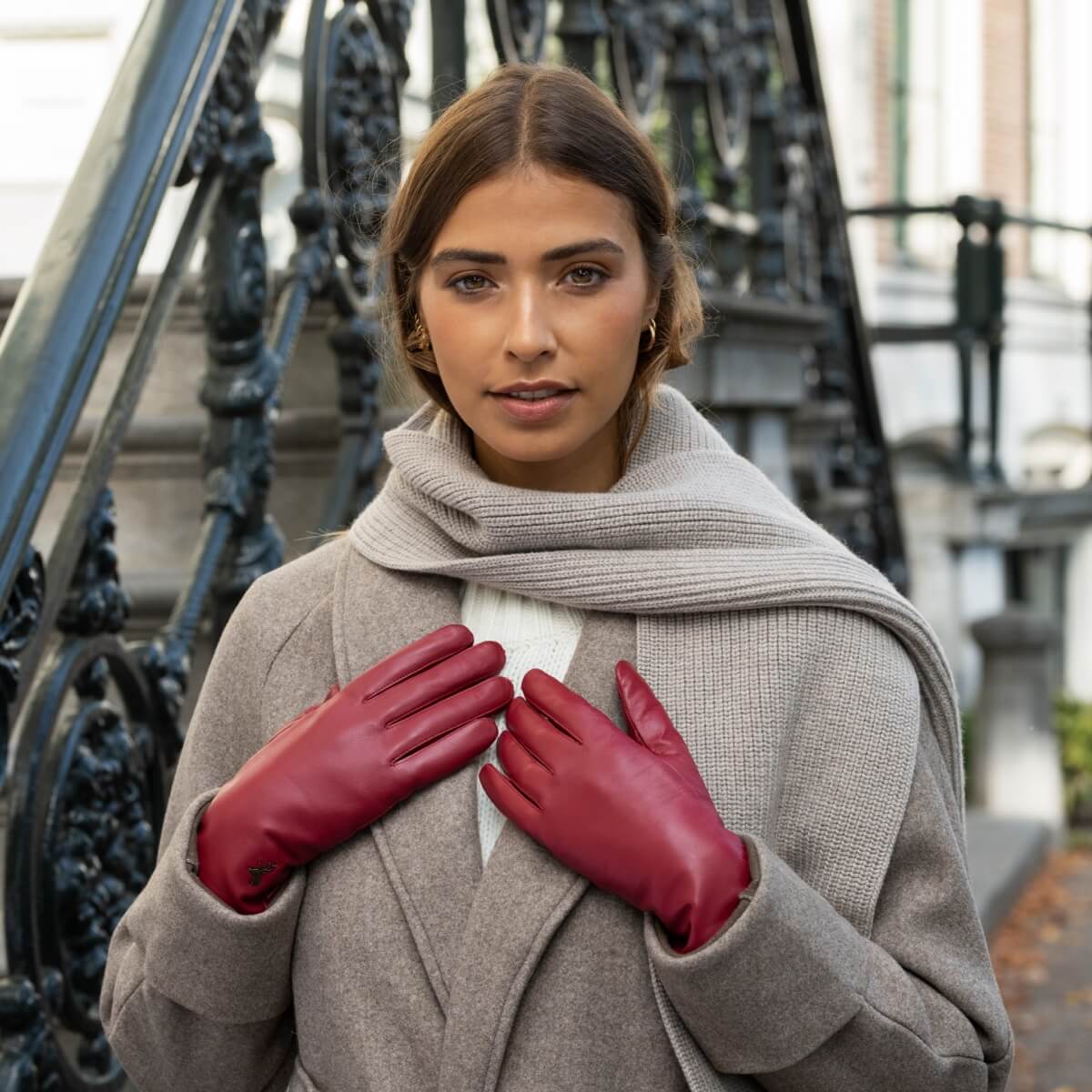 Ivy (red) – sheepskin leather gloves with wool/cashmere lining & touchscreen feature - Schwartz & von Halen - UK - 6