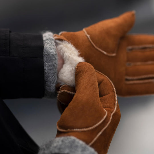 Clooney (camel) - Suede leather gloves with luxurious sheep fur lining